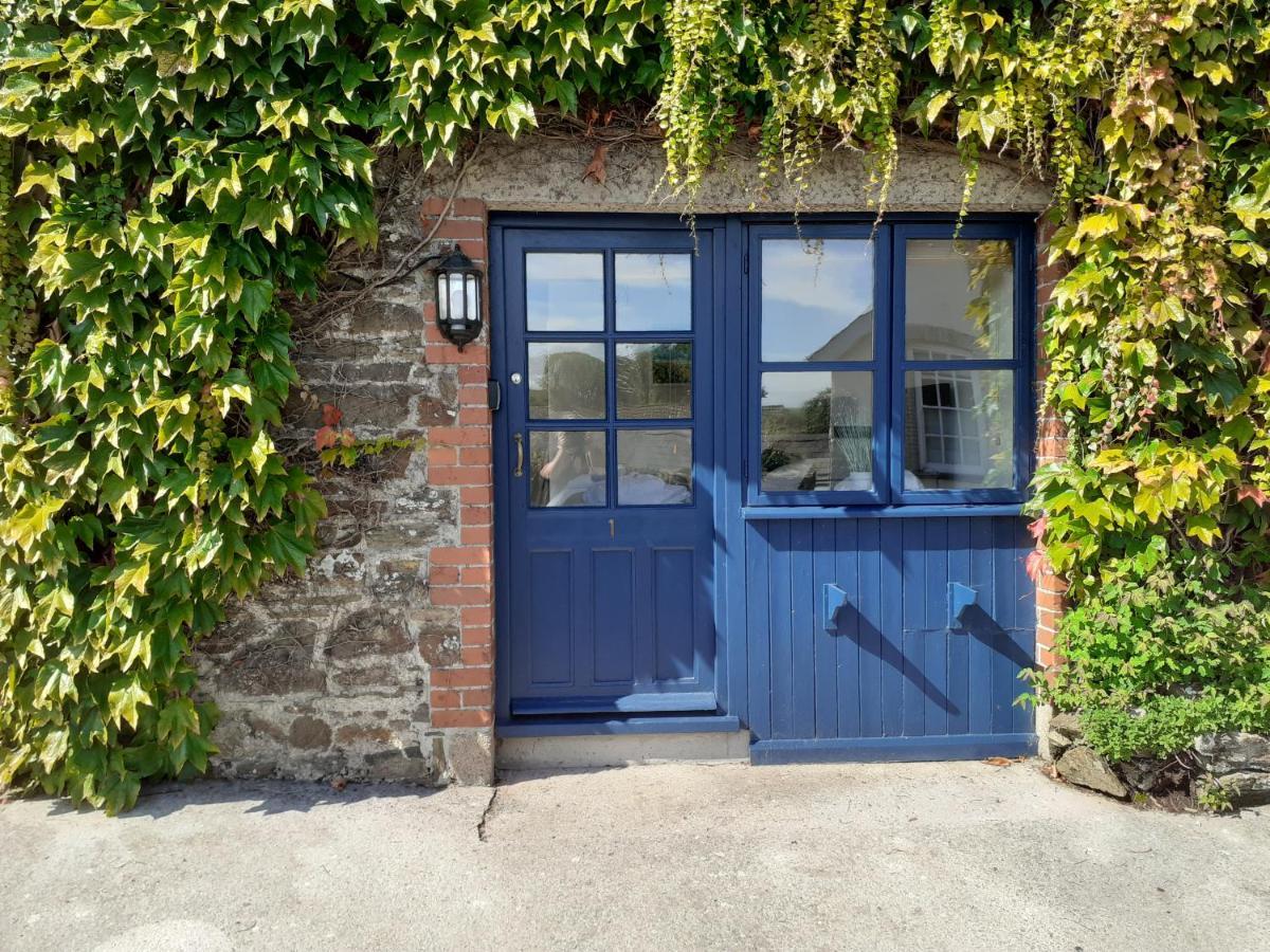 The Ivy Barn Holbeton Hotel Exterior photo